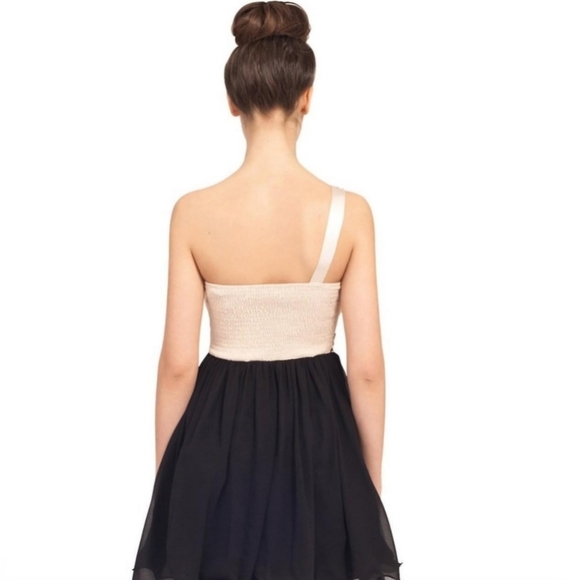 SUZY SHIER Cream And Black Ball Gown One Shoulder size small in good condition - Picture 4 of 10